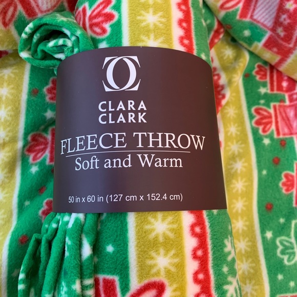 New Clara Clark Fleece Throw - Holiday Gifts - Picture 3 of 4